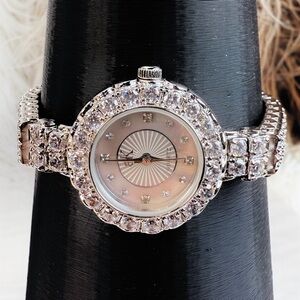 Beautiful Adee Kaye ak29-L Beverly Hills, rhodium plated Austrian crystals